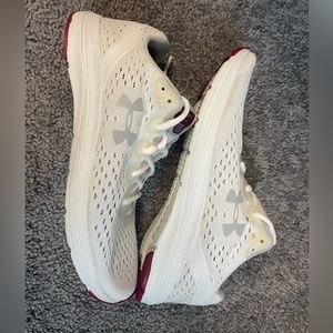 Under Armour Charged Impulse BARELY WORN!!!